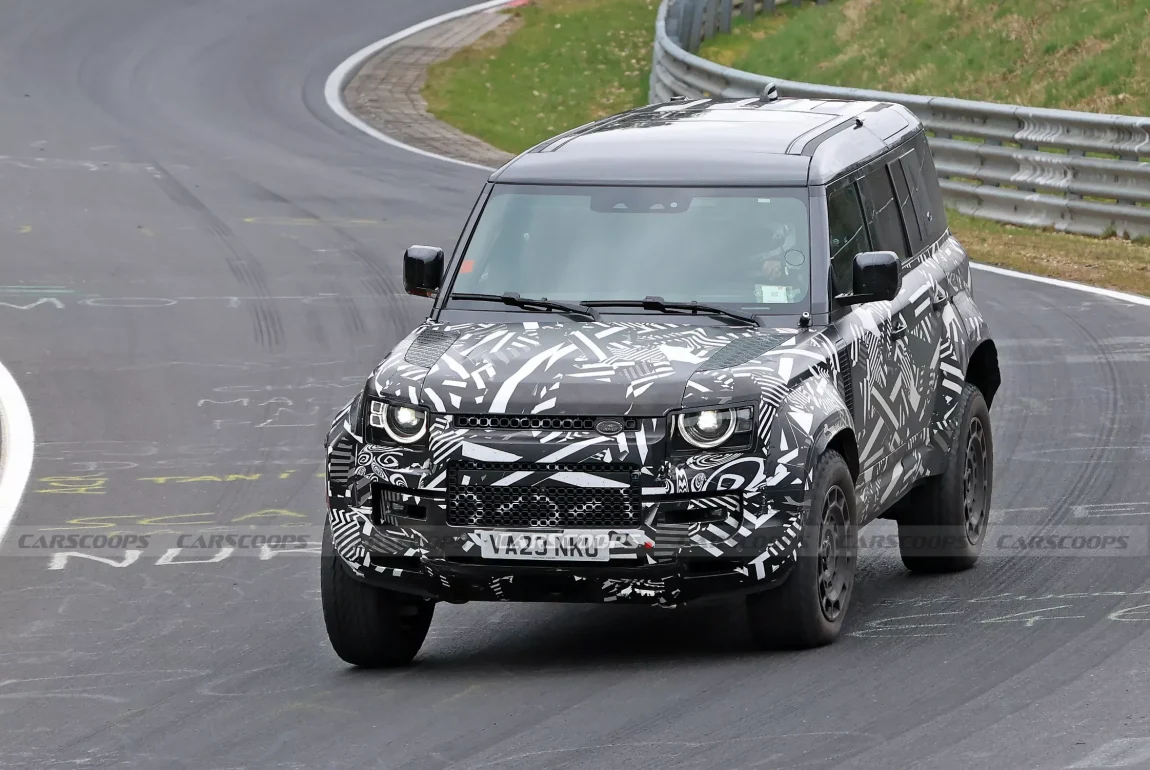 Land Rover Defender Octa 2025 sẽ được trang bị V8 của BMW