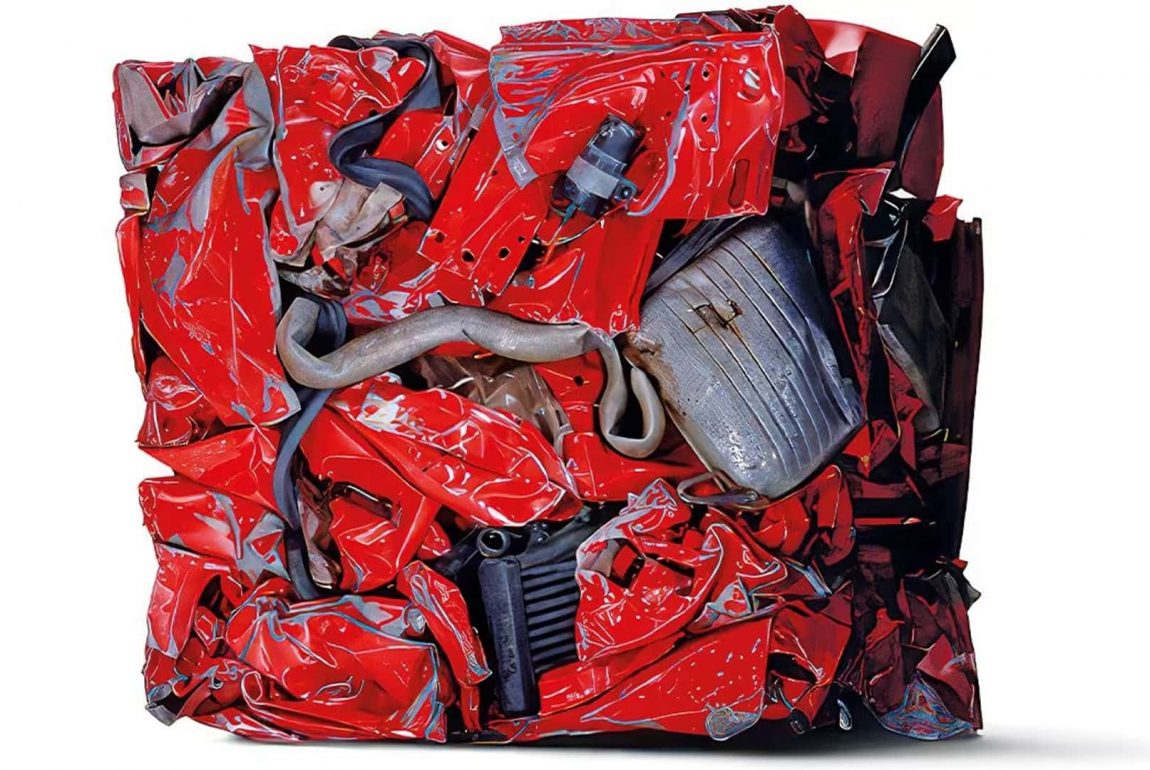 Ferrari nghiền nát 3 chiếc xe giả, phá hủy hàng trăm nghìn hàng hóa giả khác trong năm 2023